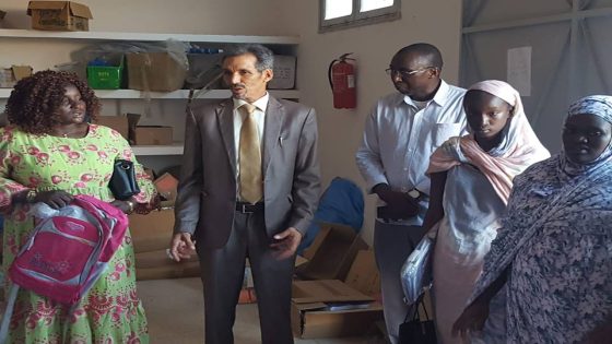 توزيع كتب ومحافظ على أبناء الجالية من دول جنوب الصحراء بالعيون