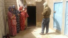 بوجدور:جمعية روابط للاعمال الاجتماعية والبيئة والتنمية تدخل الفرحة على اسرة معوزة