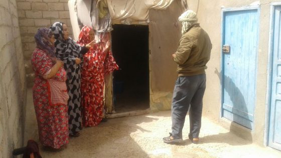 بوجدور:جمعية روابط للاعمال الاجتماعية والبيئة والتنمية تدخل الفرحة على اسرة معوزة