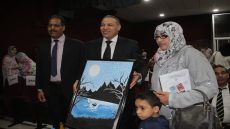 الفنانة ميلكة عزي تحي معرضا للفن التشكيلي بالعيون بحضور والي الجهة