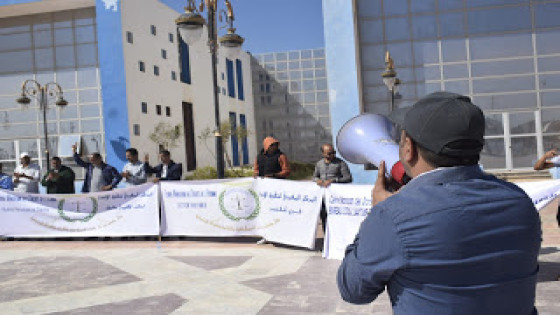 وقفة امام مقرّ المجلس الاقليمي بالوطية للإحتجاج ضد المنتخبين