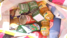 توزيع 200 حصة من المساعدات الغذائية والمواد الأولية الضرورية لساكنة جماعة الحكونية،