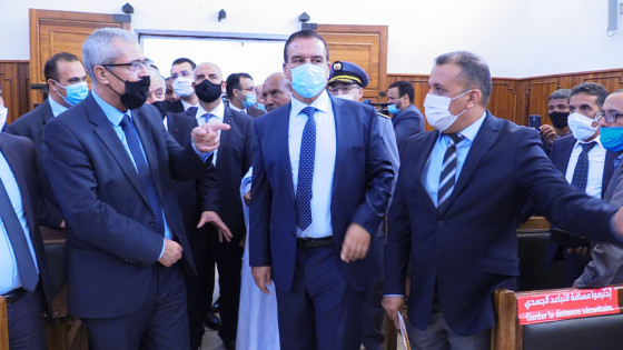 بوجدور:زيارة السيد وزير العدل والسيد عامل اقليم بوجدور للمركز القضائي ببوجدور