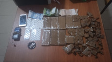 المرسى:إيقاف رجل وابنه وذلك من أجل قضية تتعلق بالحيازة والاتجار في مخدر الشيرا وأقراص الهلوسة.