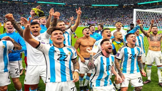 “الفيفا” تلاحق منتخب الأرجنتين بسبب رفع شعارات عنصرية.