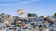 وزارة الإنتقال الطاقي، تبرر إستيراد أطنان النفايات من الخارج بخلق آلالاف المناصب