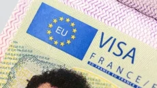 الشرطة تفكك عصابة متورطة في تزوير وثائق التأشيرات الأوروبية بالحسيمة.