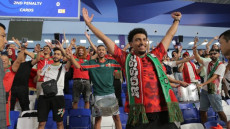 إحتفالات صاخبة للاعبين والجمهور المغربي بتأهل المنتخب الوطني للفوتسال.(فيديو)