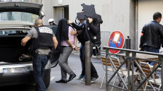 مهاجر مغربي يرتكب جريمة قتل في حق زوجته وطفليهما بفرنسا؟