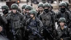 إسرائيل تشن هجوما على أهداف عسكرية إيرانية.