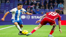 نجم مغربي يرفض اللعب لنادي برشلونة الإسباني