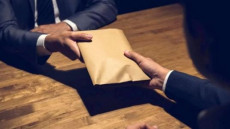 الإطاحة بشبكة “سماسرة الماستر” في حالة تلبس بتسلم مبالغ مالية مهمة بجامعة الحسن الثاني