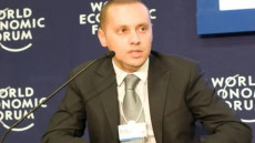 إعفاء بروفيسور مختص من وزارة الصحة وتعيين قادم من عالم المال والاعمال