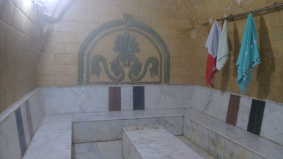 أمن مراكش يداهم حماما يستغل قاصرات في أعمال الدعارة