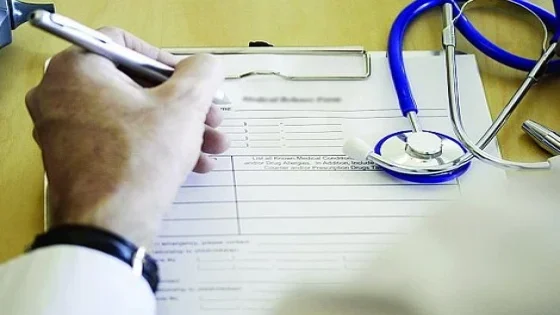 فتح تحقيقا بشأن شبهات “تزوير” شواهد طبية بعد شكاية تقدم بها طبيب خاص