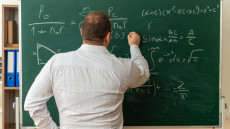 أستاذ يقفز من شرفة مدرسة ابتدائية بفاس وحالة استنفار وسط المؤسسة