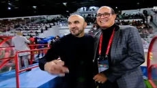 المدرب الوطني الركراكي يفاجئ بادو الزاكي بعد انتهاء مبارة المغرب والنيجر
