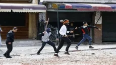 نقابة للتعليم تدخل على خط رجم تلاميذ أستاذا بالحجارة أمام منزله