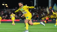 الوداد البيضاوي يعزز صفوفه قبل مونديال الأندية بضم 7 لاعبين ضمنهم السوري عمر السومة..