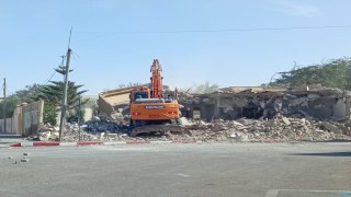 جرافات “الإفراغ” تنهي تمرد مدير أكاديمية العيون السابق على السكن الوظيفي  