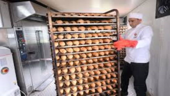 القصر الكبير.. الأمن الوطني يعبّئ مخابز متنقلة لإغاثة الساكنة المتضررة من فيضانات وادي اللوكوس