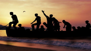 ترحيل العشرات من “الحراكة” تم إيقافهم بسواحل الشاطئ الأبيض بكلميم…